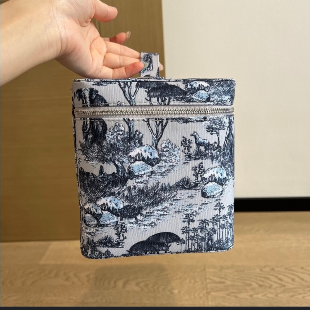 Dior Blue and White Cosmetic Bag - Picture 2 of 6
